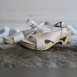 Dansko Tasha Leather Clog Sandals with Cut-Out Heels size 40 / 9